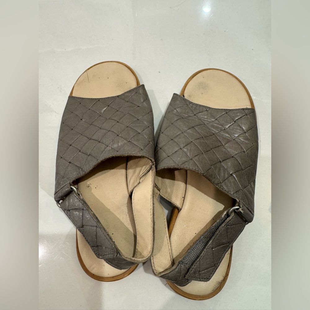 Elegant‎ Woven Sandals in Gray